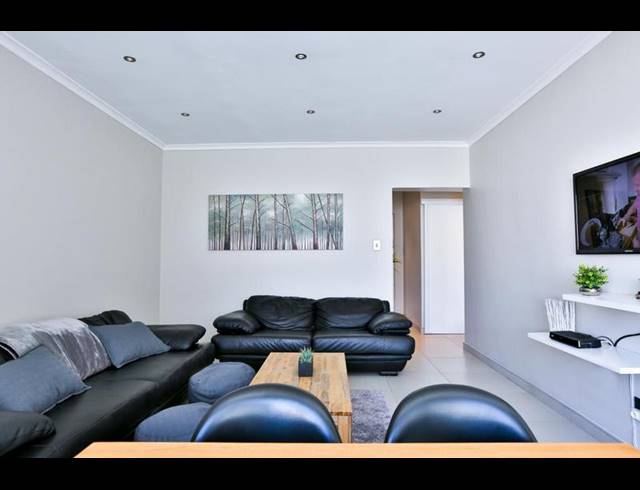 1 BEDROOM PROPERTY TO RENT IN SEA POINT